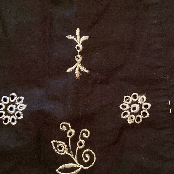 Black and white embroidered skirt - Picture 2 of 3